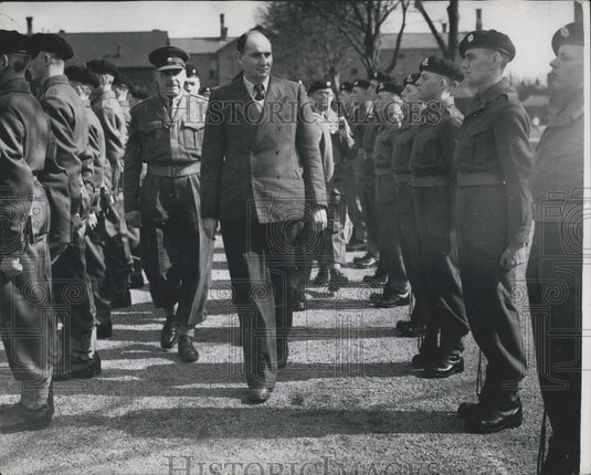 1950 Press Photo John Stracrey War Minister Whittington Barracks Birmingham - Historic Images