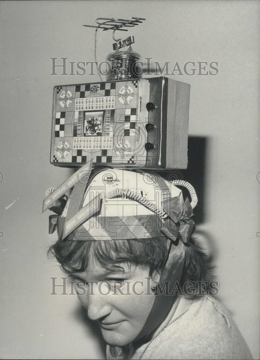 Press Photo French Girl ready for Saint Catherine Day - Historic Images