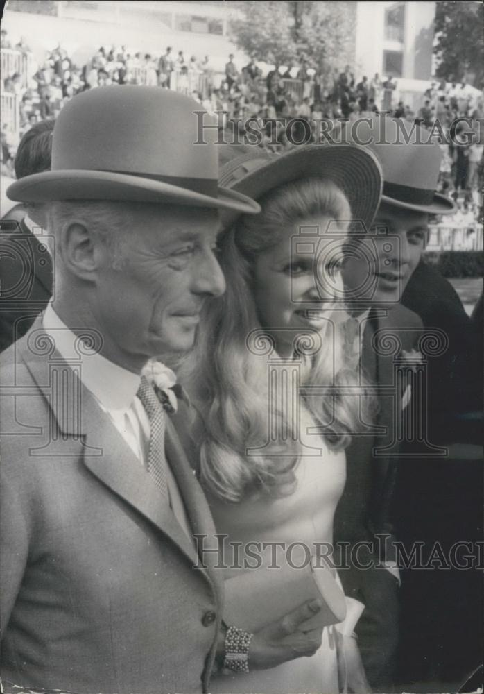 Press Photo Baron Guy De Rothschild, Wife & Son David At Long-Champs Recourse - Historic Images