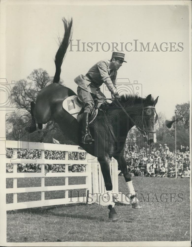1953 Press Photo Captain H. Schwarzenbach Olympic Horse Trials Vae Victis - Historic Images