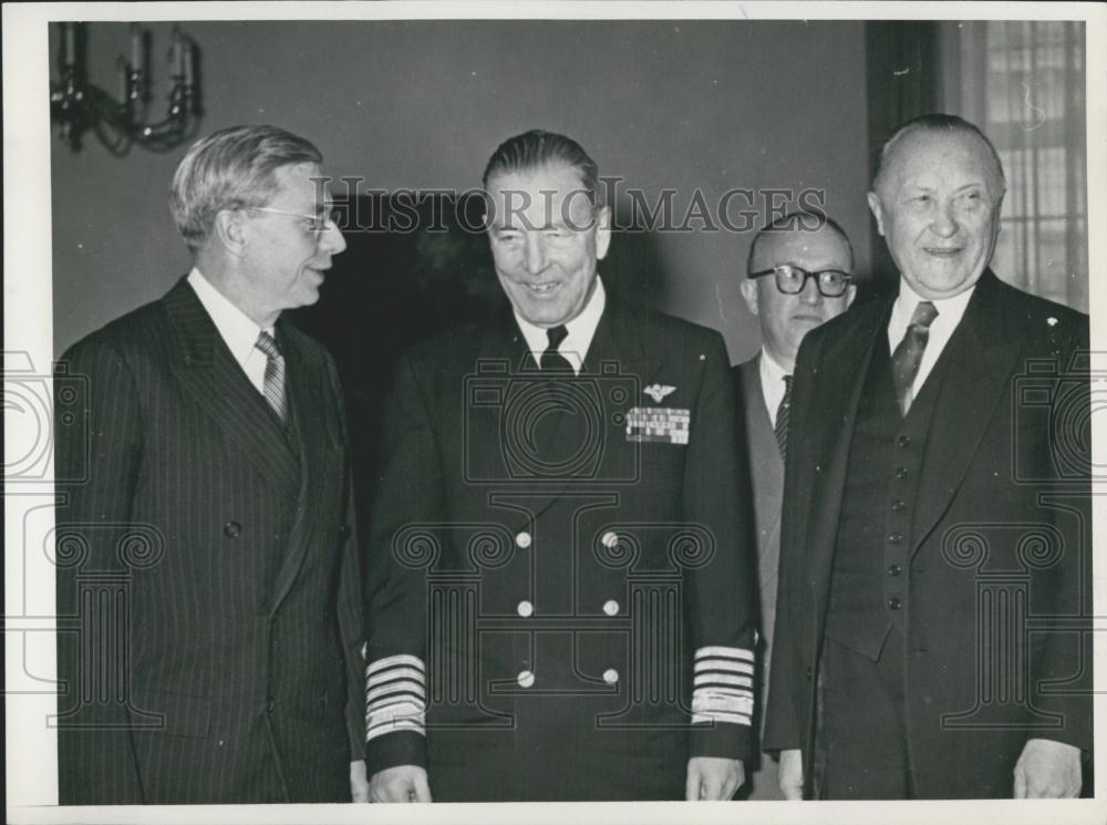 1953 Press Photo Admiral Radford Chief Common American General Staff Germany - Historic Images