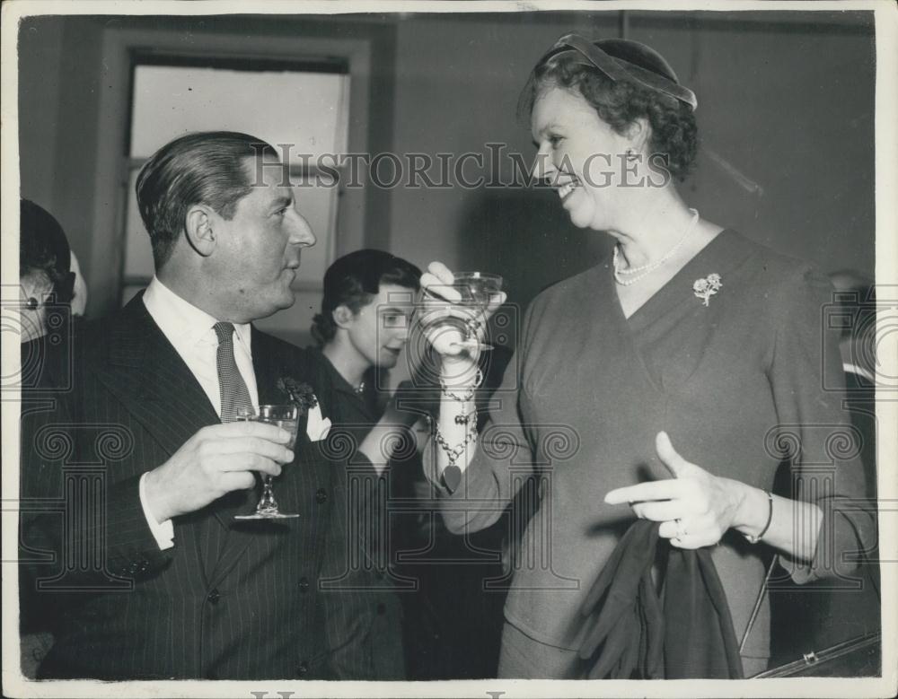 1955 Press Photo The world's biggest tanker launched. - Historic Images