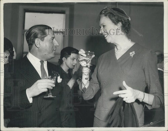 1955 Press Photo The world's biggest tanker launched. - Historic Images
