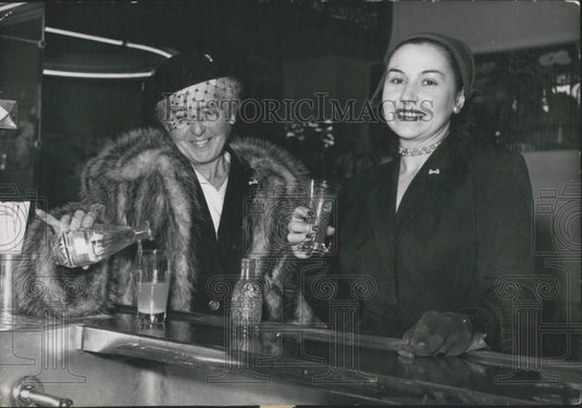 1952 Press Photo Presidents of the Swiss and French Anti-Alcoholic League join t - Historic Images