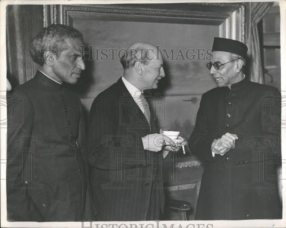 1953 Press Photo Krishna Menon, Clement Attlee, Bal Gangadhar Keer - Historic Images