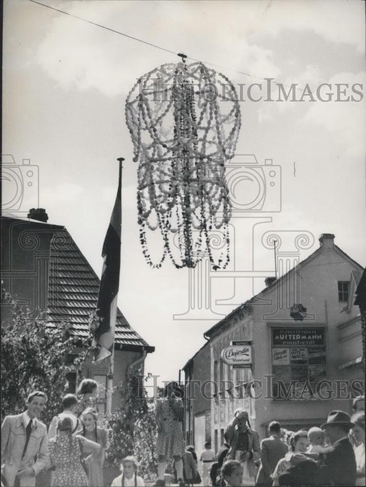 1953 Press Photo crown of eggs Kueding hoven - Historic Images
