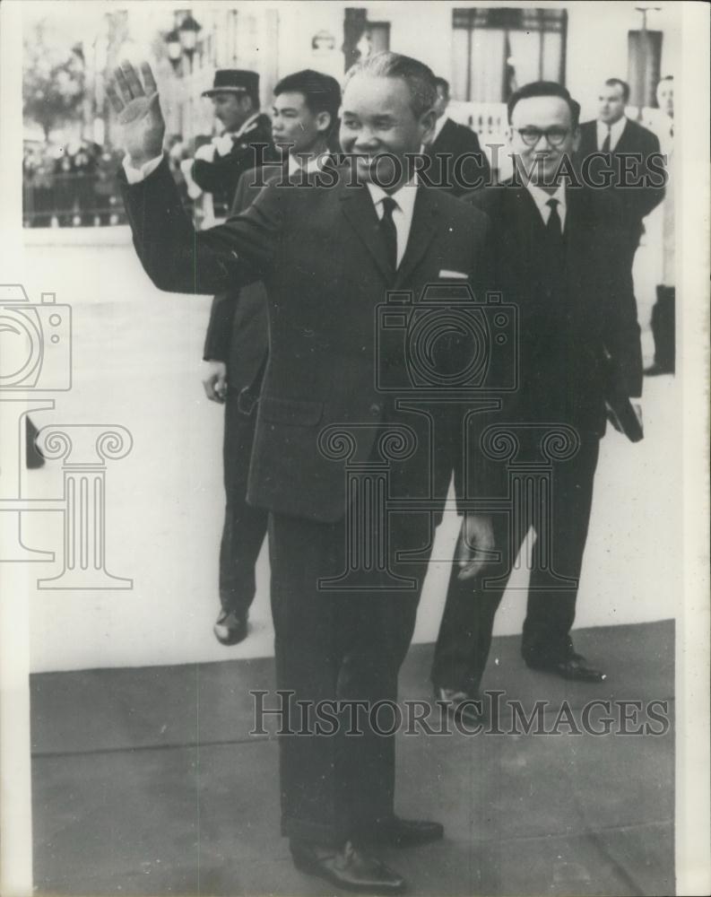 1968 Press Photo North Vietnam Delegation Xuan Thuy Averell Harriman Meeting - Historic Images