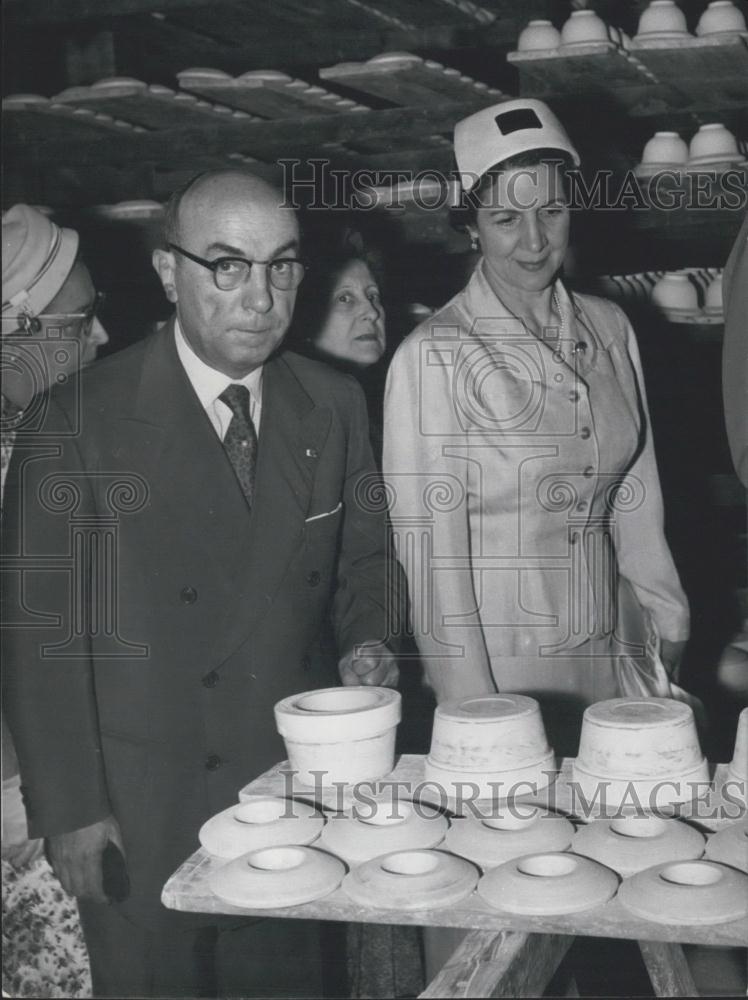 1959 Press Photo Aberlardo Saenz Uruguay Ambassador Paris Visits Limoges - Historic Images