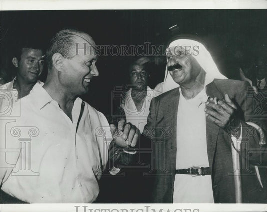 Press Photo General Moshe Dayan and Gisbel Ahmed - Historic Images