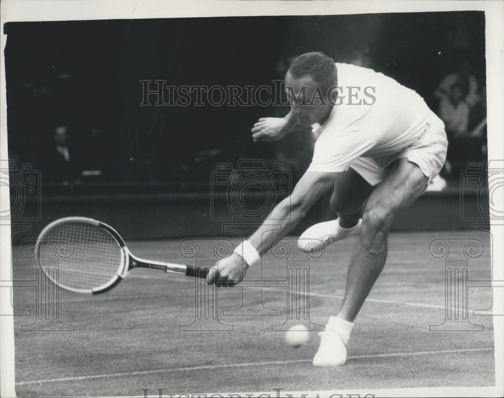 Press Photo Wimbledon Championships N. Fraser match R. Hernando men's singles - Historic Images