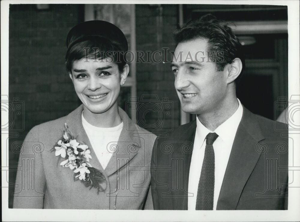 1961 Press Photo Lady Olivier&#39;s First Husband Weds In London - Historic Images