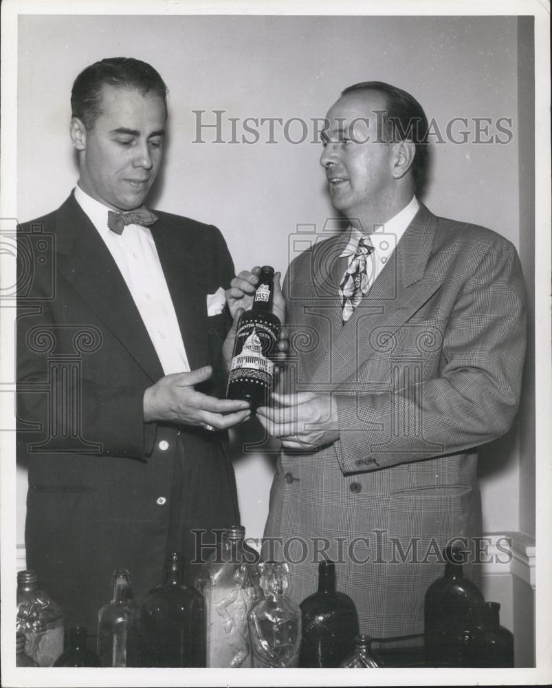 Press Photo Kenneth E. Snow, Director, Antique Show, And Milton Babcock - Historic Images