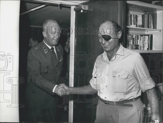 1973 Press Photo M. Dayan & Gen. Silasvo - Historic Images