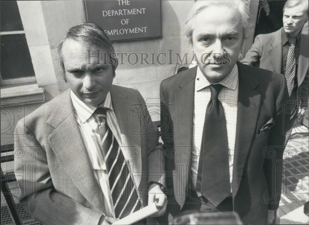 1977 Press Photo Mr George Ward &Mr. Albert Booth - Historic Images