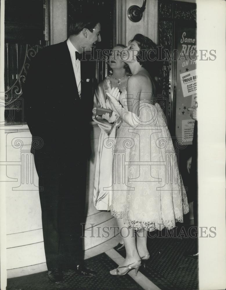 1958 Press Photo Georgina Ward Talks Dominic Elliot Son Earl Minto Djordjadze - Historic Images