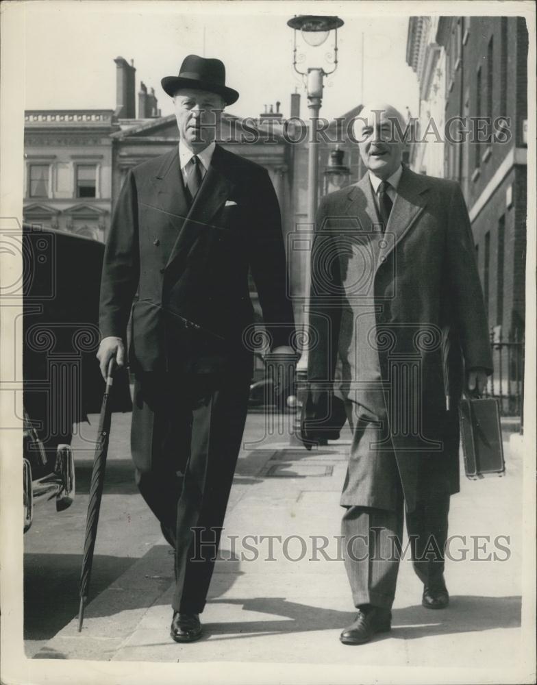 1955 Press Photo Lord Rothermere and Laurence Cadbury, - Historic Images