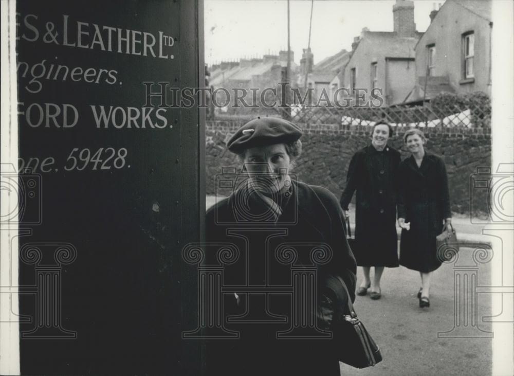 Press Photo All Women&#39;s Engineering Works Employees Return To Work - Historic Images