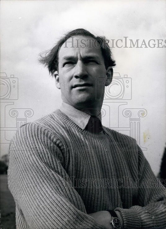 1943 Press Photo World Airspeed Record Holder Peter Twiss Wearing Sweater - Historic Images