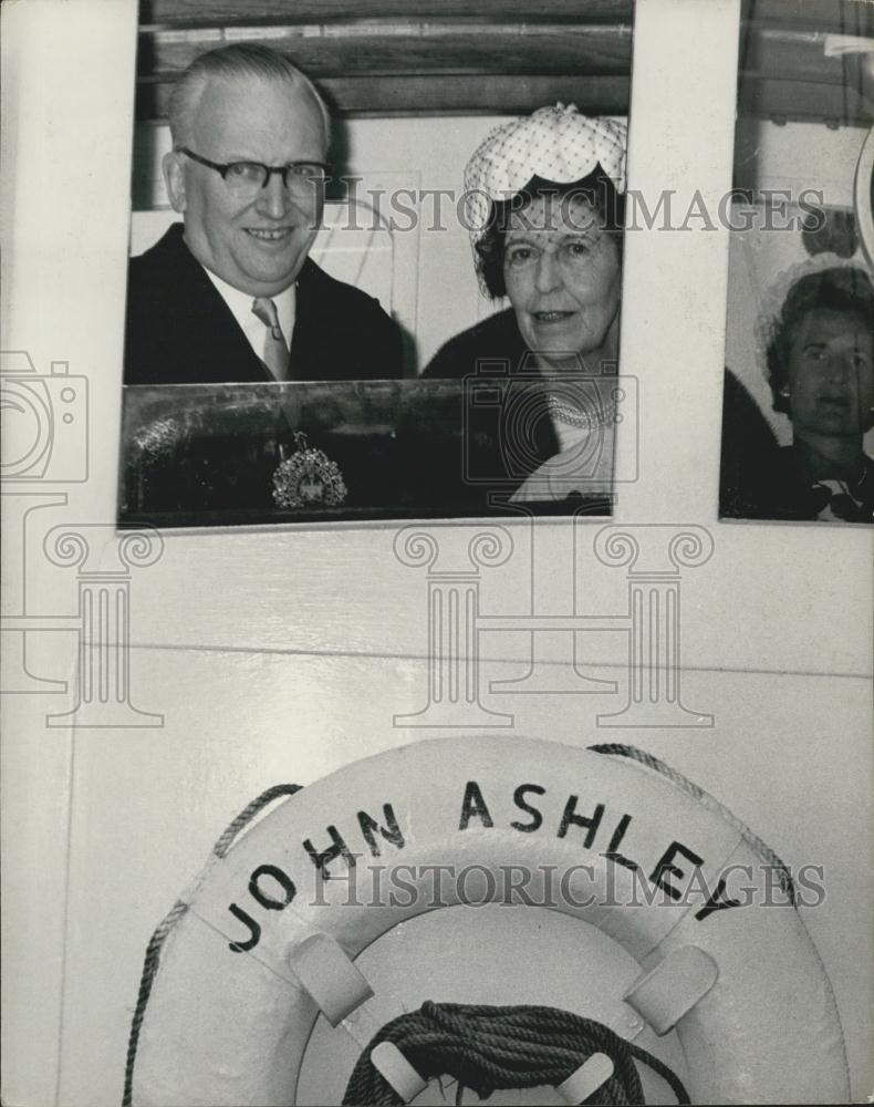 1966 Press Photo Lord Mayor of London Visits Floating Church - Historic Images