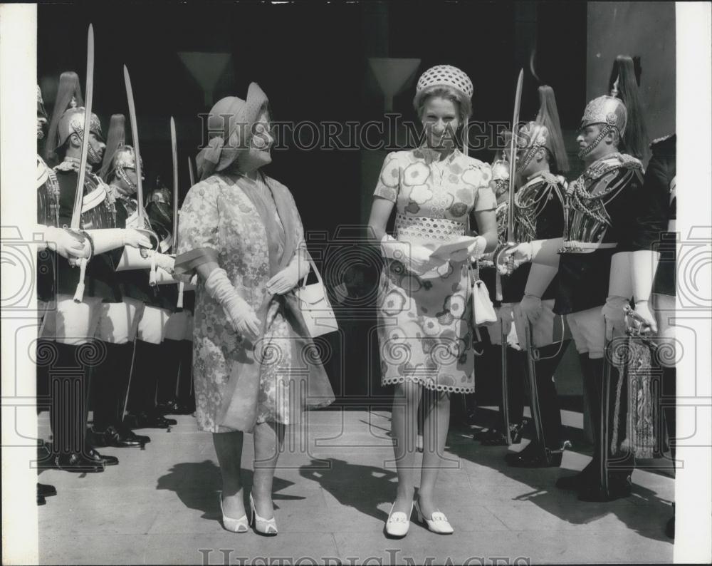 1973 Press Photo Princess Anne &amp;Queen Elizabeth the Queen Mother - Historic Images