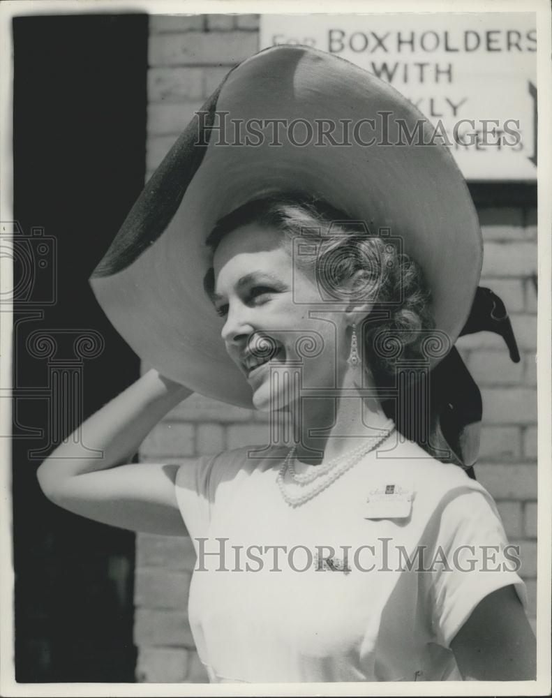 1954 Press Photo Lady Cunliffe-Owen - Historic Images