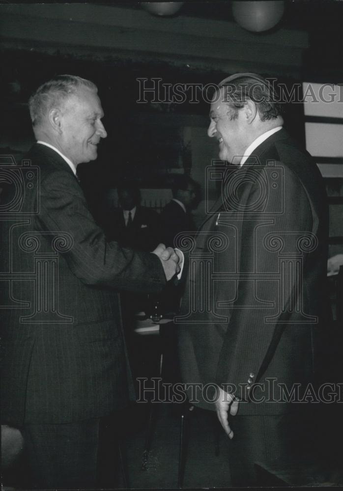 1969 Press Photo Minister of Finance Alex Moller and former Minister of Finance - Historic Images