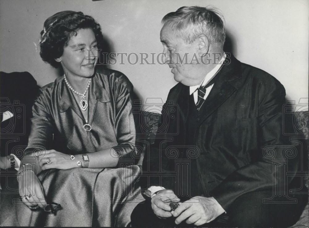 1955 Press Photo Queen Frederike of Greece &amp; Actor Hans Moser - Historic Images