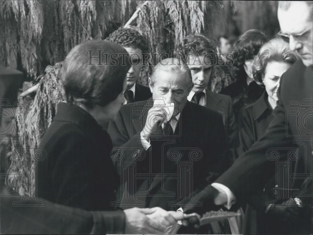 1974 Press Photo Stavros Niarchos Daughter Tina Funeral Mother Erietta Livanos - Historic Images