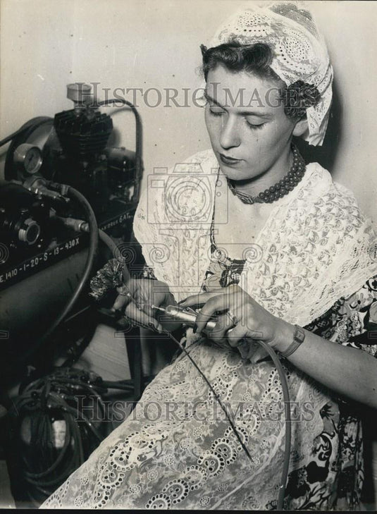1954 Press Photo Girls with a baby - Historic Images