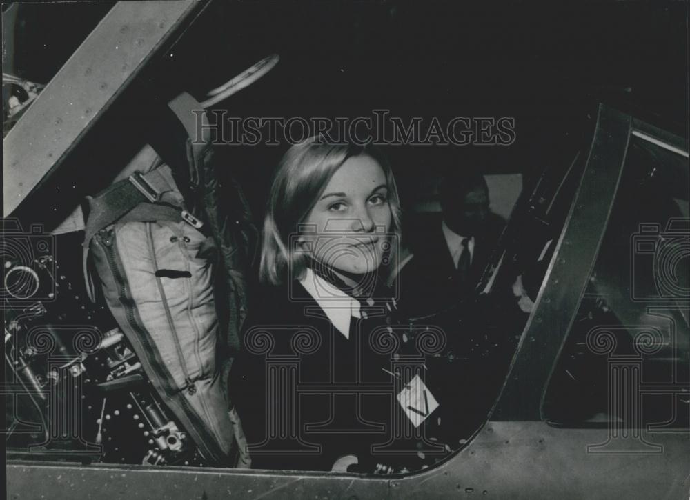 Press Photo Top French Swimmer Claude Mondonneau at French Air Force Base - Historic Images