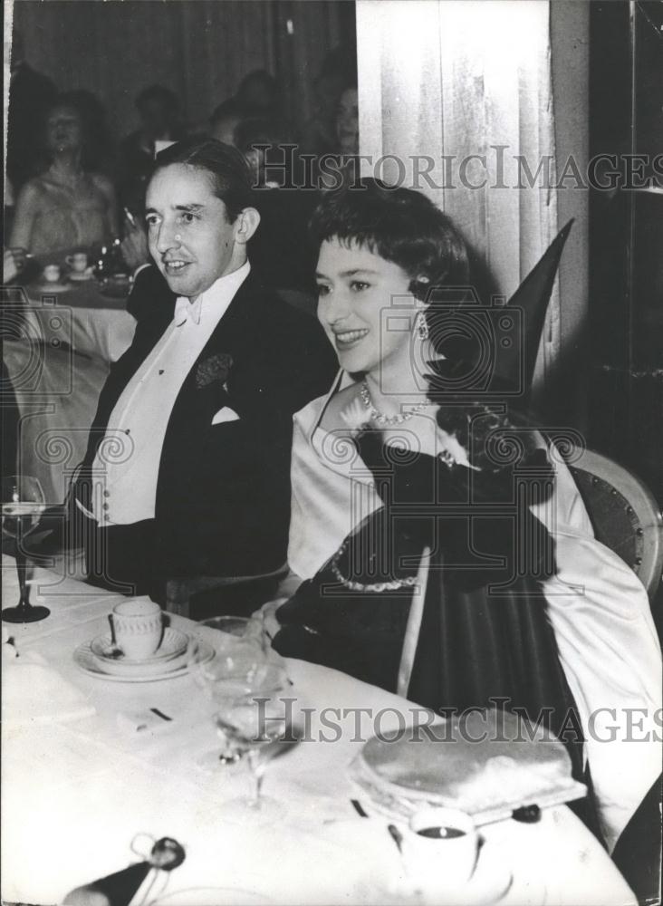 1957 Press Photo Billy Wallace, Princess Margaret&#39;s Escort At Hallowe&#39;en Ball - Historic Images