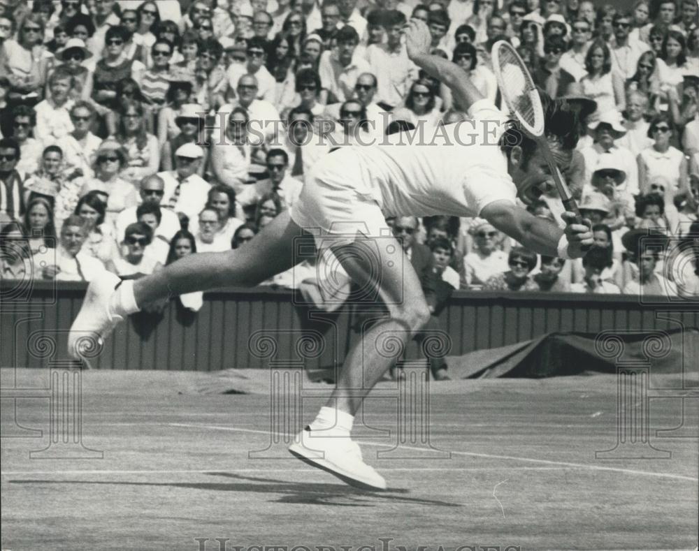 1969 Press Photo Rod Laver (Aust) beats John Newcombe at Wimbledon - Historic Images