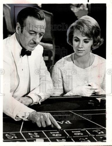 1967 Press Photo David Niven Shirly Jones Bedtime Story - Historic Images