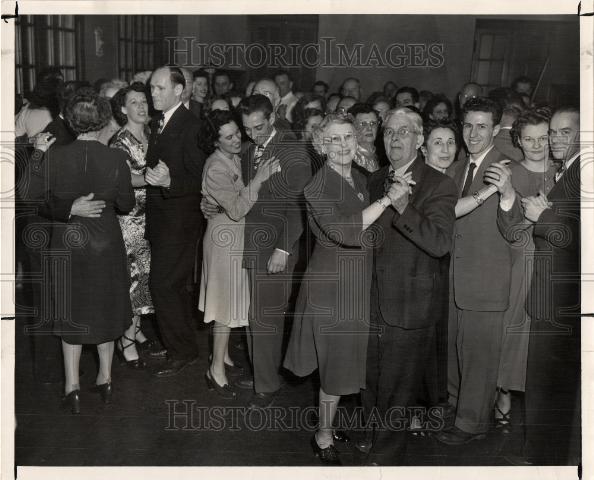 1949 Press Photo Merry Mates - Historic Images