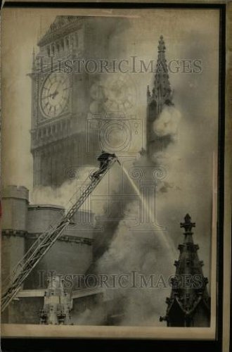 1974 Press Photo Westminster Hall fire bomb explosion - Historic Images