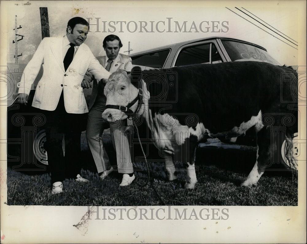 1975 Press Photo Ralph Hereford Steer Frank Caizzo - Historic Images