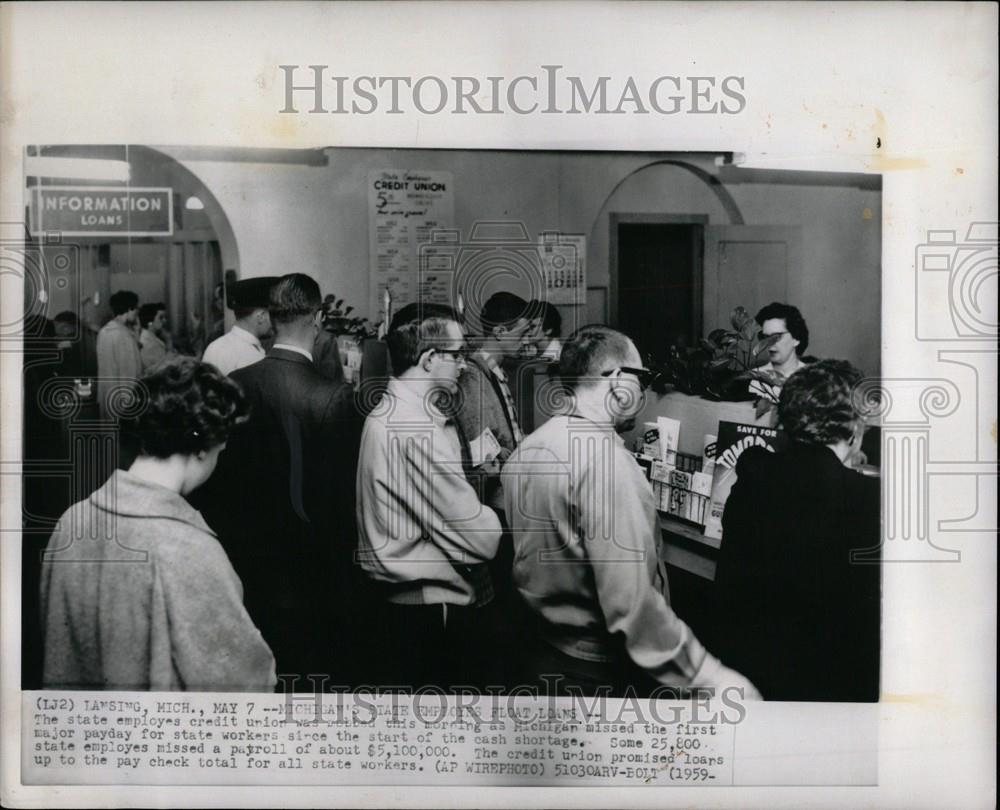 1959 Press Photo Michigan cash shortage loans payroll - Historic Images