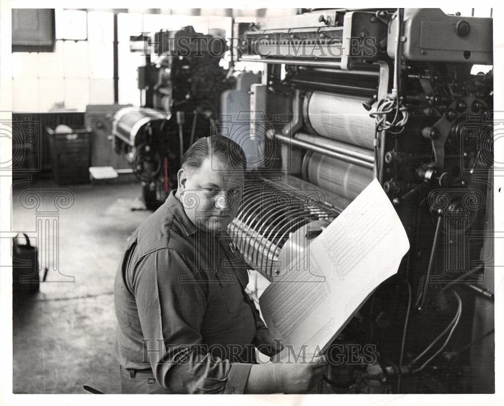 1961 Press Photo Shultz Operating Monroe Lautru - Historic Images
