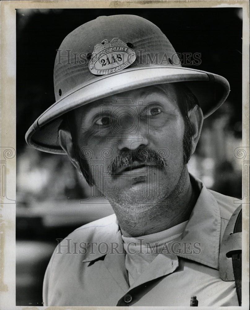 1973 Press Photo joseph mail man goody delays transfer - Historic Images