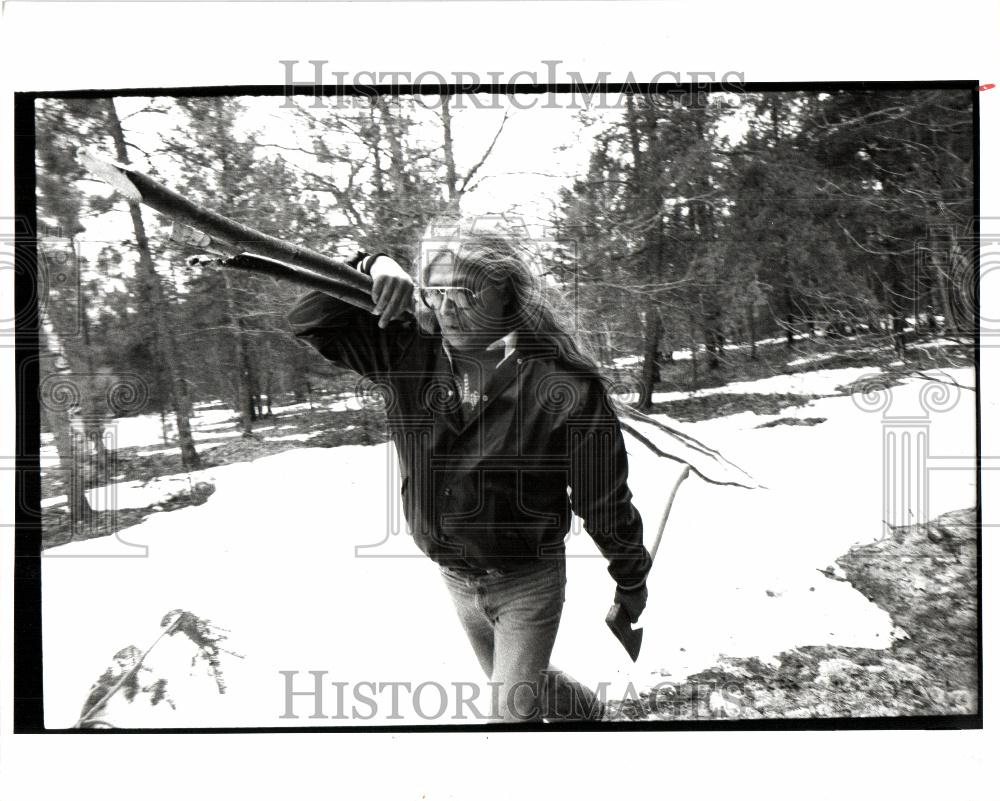 1992 Press Photo Dwight Teeple Sapplings Woods - Historic Images