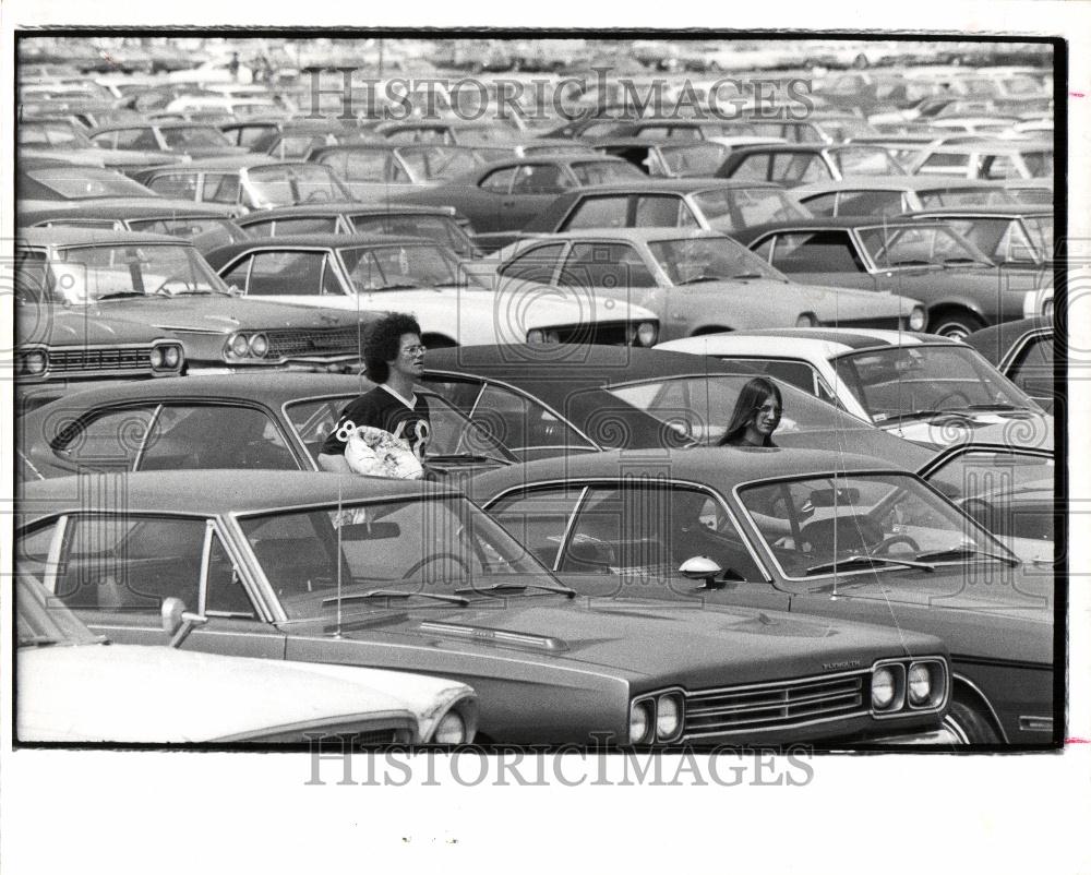 1971 Press Photo Metropolitan Beach Parking  Holiday - Historic Images