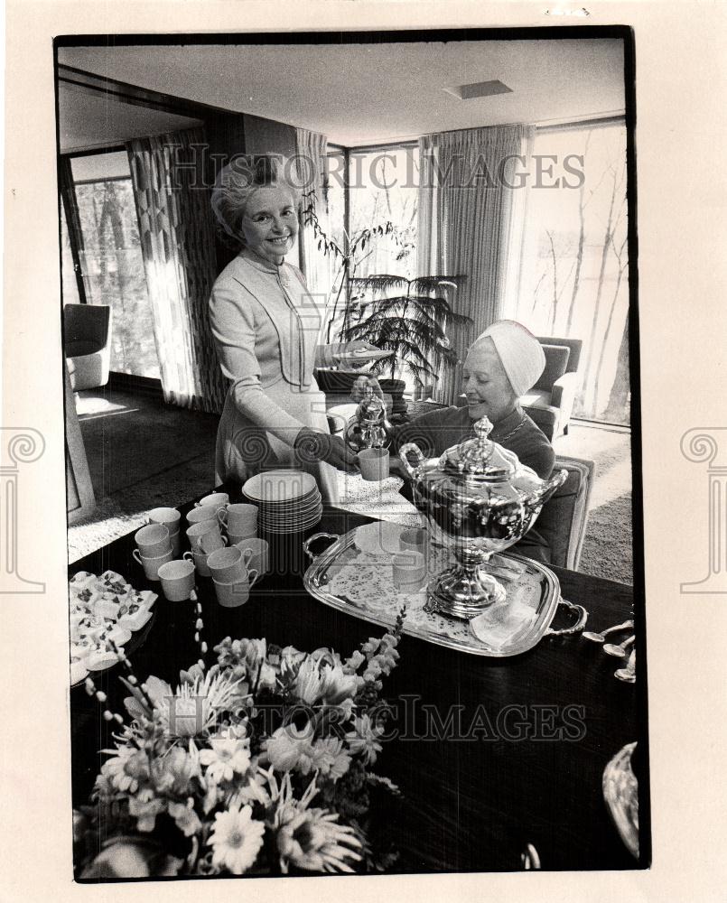 1975 Press Photo Mrs. William Shaw  Mrs.Lynn Townsend - Historic Images