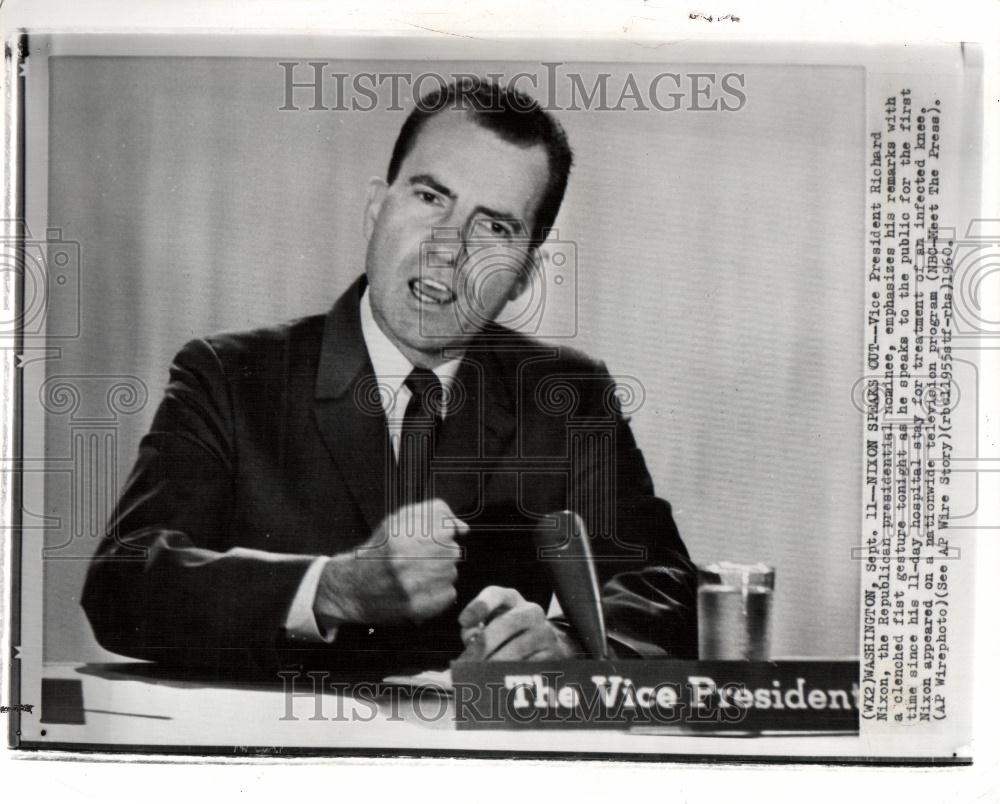 1960 Press Photo Nixon Fist knee conference. - Historic Images