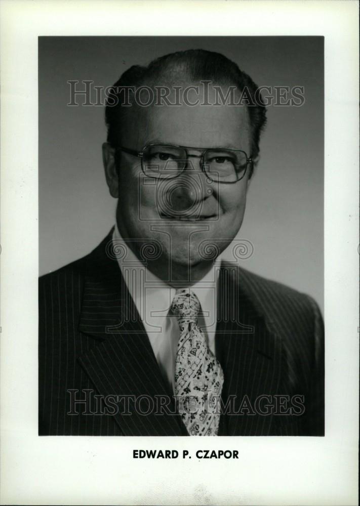 1981 Press Photo Edward P. Czapor Group Executive GM - Historic Images