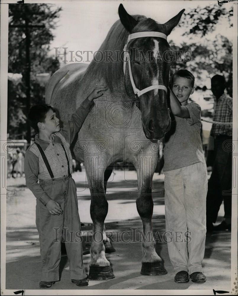 1947 Press Photo Femberton Frank Hightingale Ecorse - Historic Images