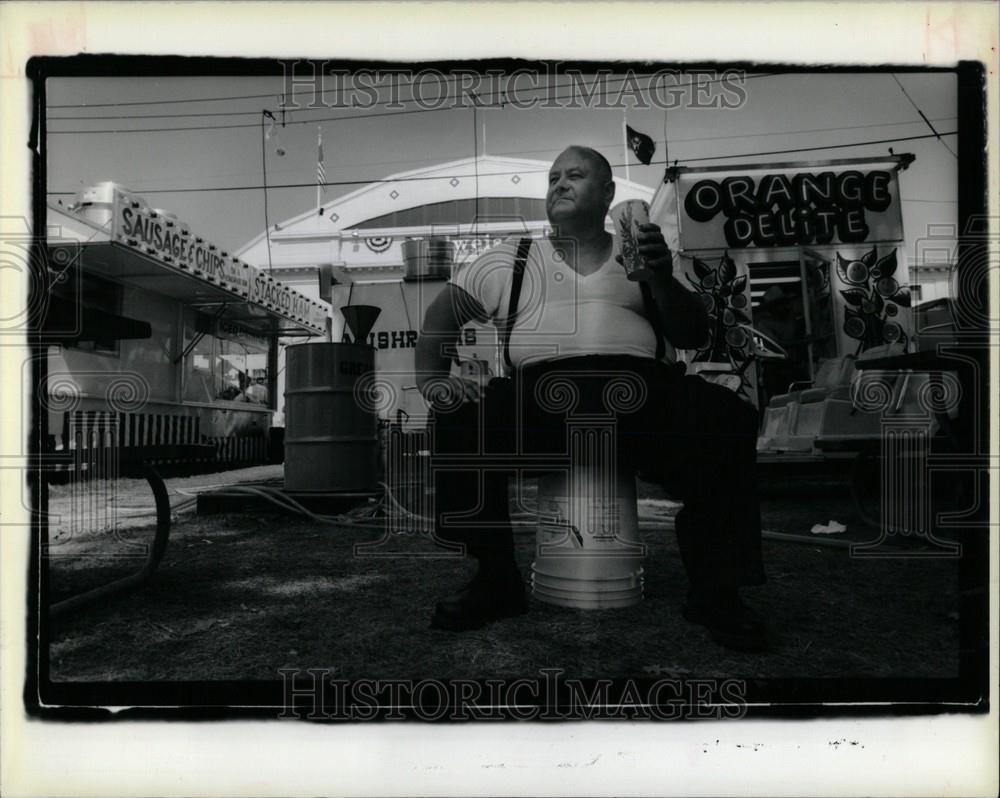 1988 Press Photo Detroit State Fair Donald Schramm Tree - Historic Images