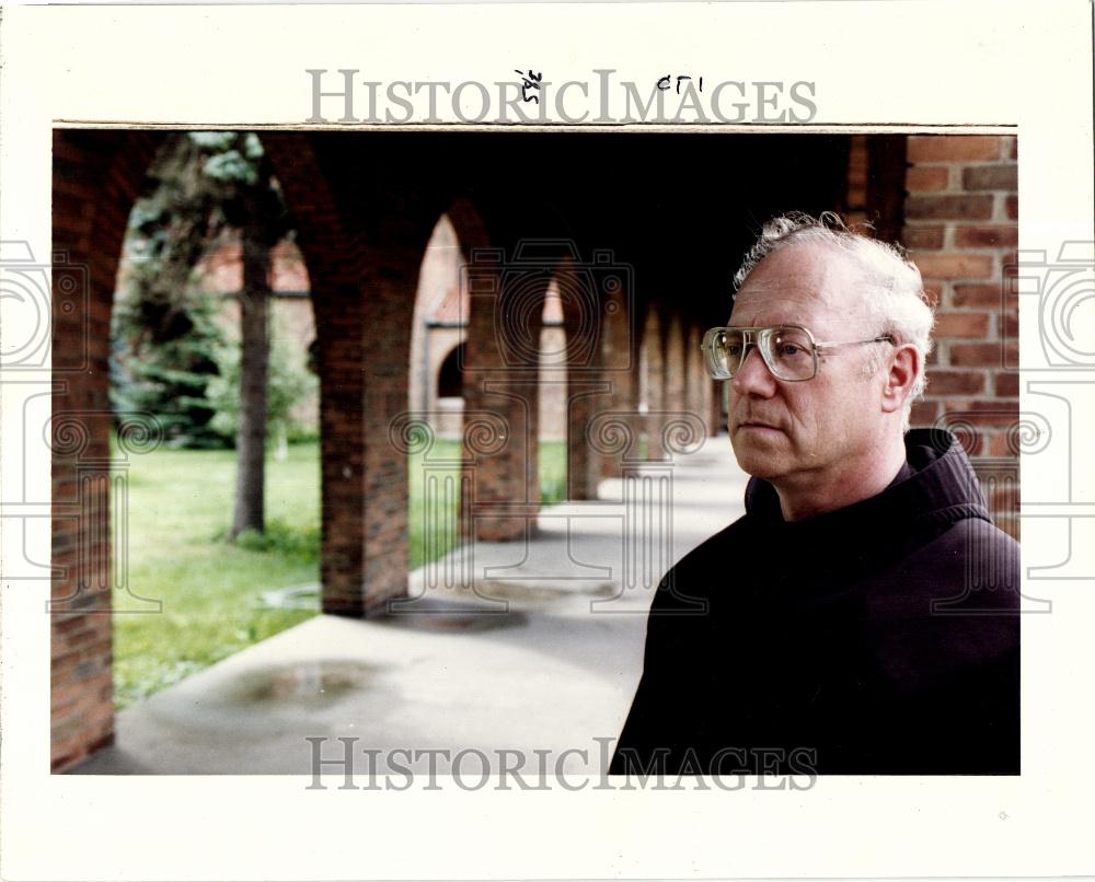 1992 Press Photo Rev. Maynard Tetreault Luns Scotus - Historic Images