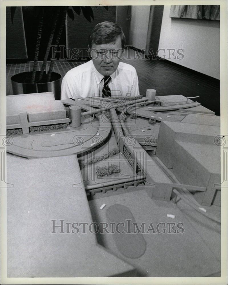 1980 Press Photo Dale Johnson Owner - Historic Images