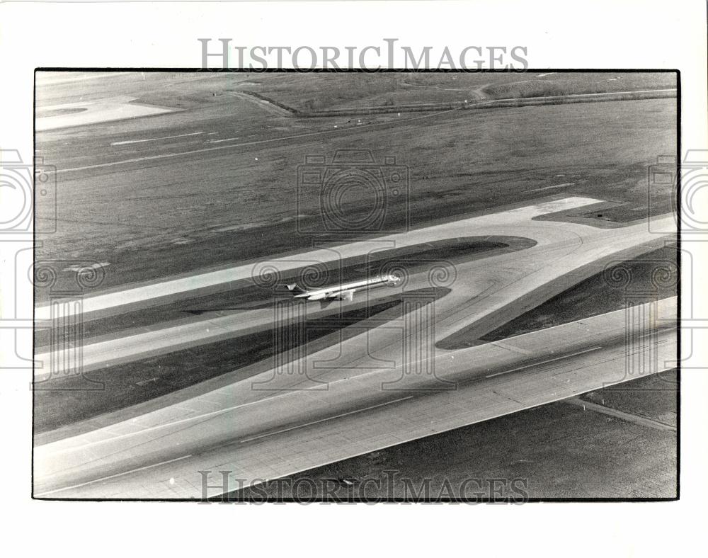 1980 Press Photo Northwest Airliner Detroit Metro Airpo - Historic Images