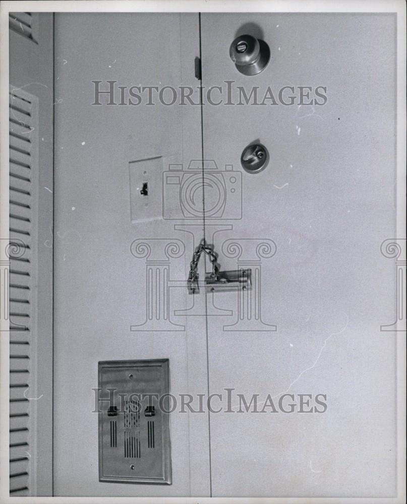 1968 Press Photo Lock The door Phone - Historic Images